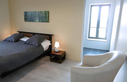 Castera-Bouzet Bed & Breakfast | Galets de Garonne Room with Shared Pool