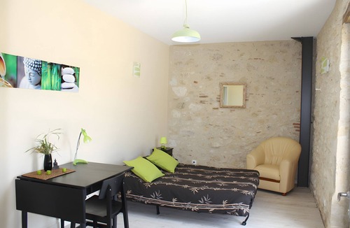 Castera-Bouzet Bed & Breakfast | Galets de Garonne Room with Shared Pool