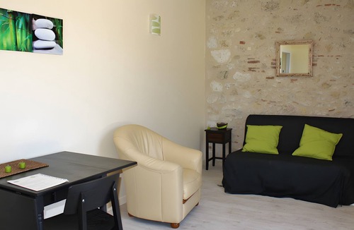 Castera-Bouzet Bed & Breakfast | Galets de Garonne Room with Shared Pool
