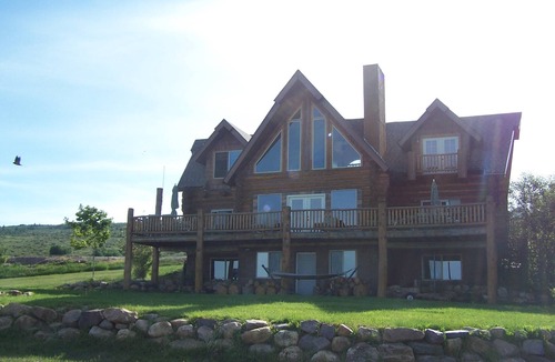 Garden City Cabin | Galilee Lodge CUSTOM BUILT LOG CABIN NEAR BEACH & WALK TO THE DOWNTOWN, W/VIEW