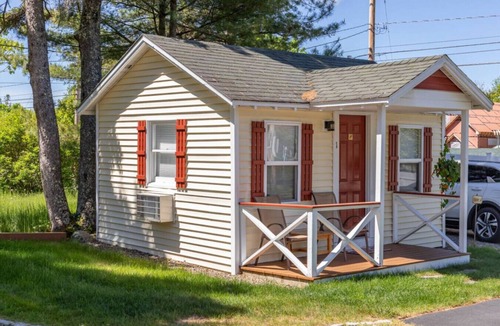 Hulls Cove Cabin | Gallagher`s Travels Cabin 1 (Single Queen)