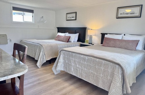 Hulls Cove Bed & Breakfast | Gallagher`s Travels Room 7 (Double Queen)