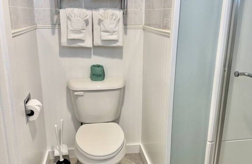 Hulls Cove Bed & Breakfast | Gallagher`s Travels Room 7 (Double Queen)