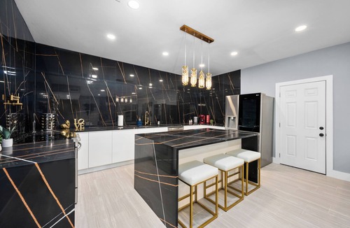 Houston House | Galleria 5BR Home w/Pool & Free Parking - Sleeps Groups & Families