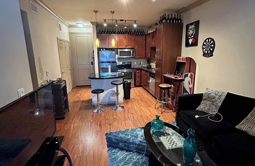 Houston Apartment | Galleria Area 1Bd with great pool view, pet friendly!