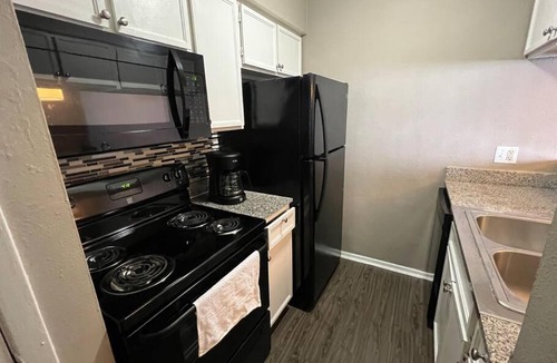 Far North Dallas Apartment | Galleria Dallas Queen size bed plus extra mattress