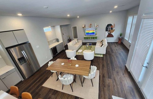 Uptown House | Galleria | Exquisite Three Story Home (HPLE)