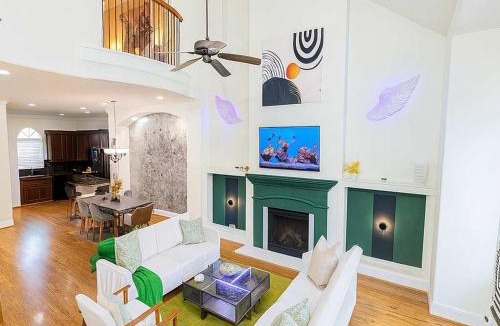Woodlake - Briar Meadow House | Galleria Getaway Private Pool Sleeps Up to 10