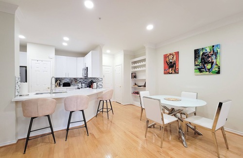 Uptown Condo | Galleria Luxe Condo - Balcony, EV Charger, Pool, Gym & Workspace