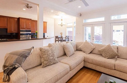Houston Villa | Galleria | Luxury villa | Pool w/ waterfall