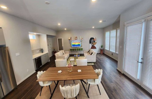 Houston House | Galleria | Side-by-Side Homes 1 Incredible Price