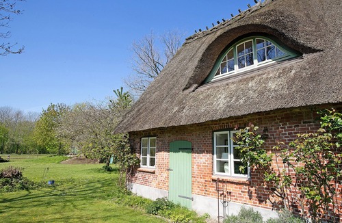 Gelting Apartment | "Gallery flat under the thatch" with terrace and garden - holidays in a special place!