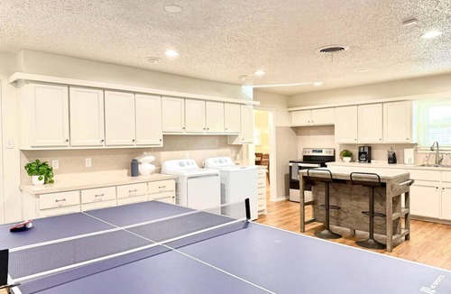 Lubbock House | Gallery Getaway - Hot Tub - Ping Pong