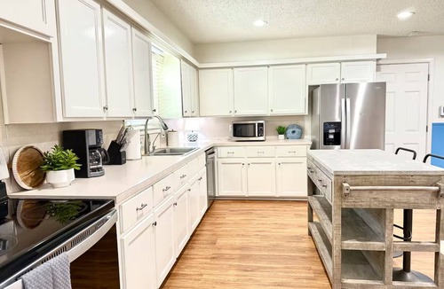 Lubbock House | Gallery Getaway - Hot Tub - Ping Pong