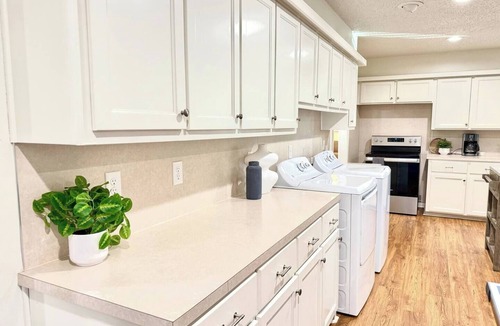 Lubbock House | Gallery Getaway - Hot Tub - Ping Pong