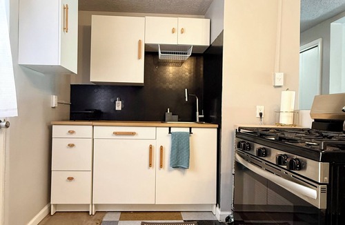 Barelas House | Gallery House, Suite C