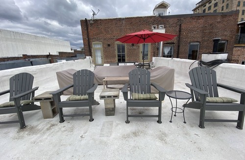 Vicksburg Condo | Gallery Loft Riverview Rooftop Terrace Elevator