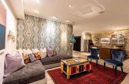 Downtown Nashville Condo | Gallery Loft *Walk to Broadway* PrintersAlleyLofts