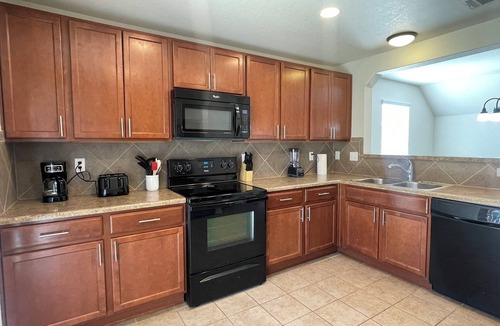 Wetmore House | Gallery Wells Escape: 6 Beds, 3 Baths, Pool Table & 1 Bed Downstairs