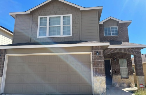 Wetmore House | Gallery Wells Escape: 6 Beds, 3 Baths, Pool Table & 1 Bed Downstairs