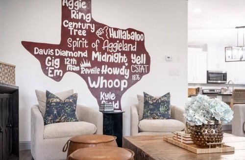 College Station House | Gallop & Gig'em Getaway: 5BR/5.5BA Retreat with Private Yard, Central College Station
