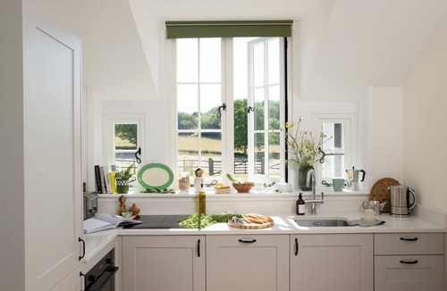 Plumpton Green House | Gallops Cottage