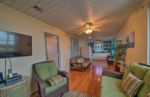 Gulf Palms Cottage | Galveston Beach House w/Private Deck & Gulf Views