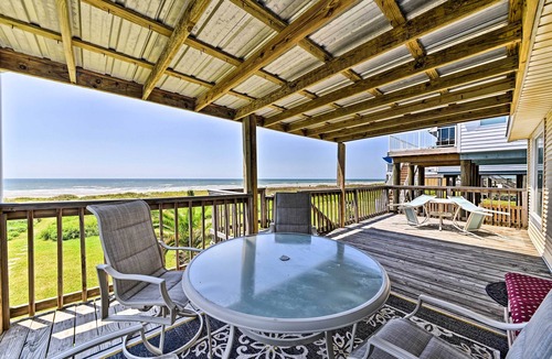 Gulf Palms Cottage | Galveston Beach House w/Private Deck & Gulf Views