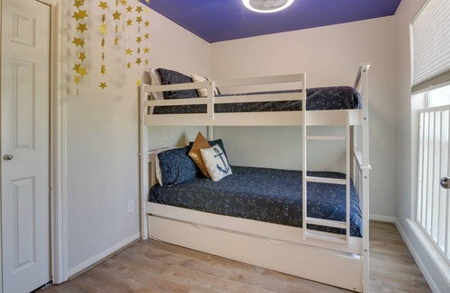 Galveston House | Galveston Townhome w/Balconies: Walk to Beach!