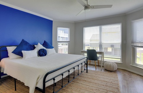 Galveston House | Galveston Townhome w/Balconies: Walk to Beach!