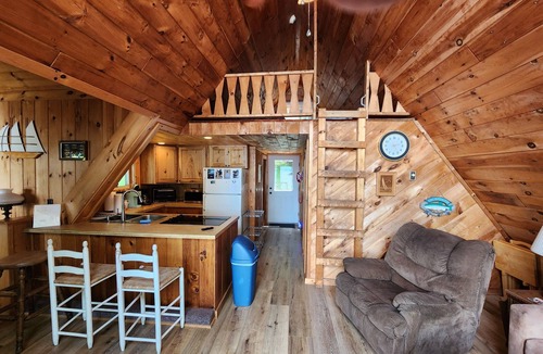 Hagaman Cottage | Galway Lakefront Retreat