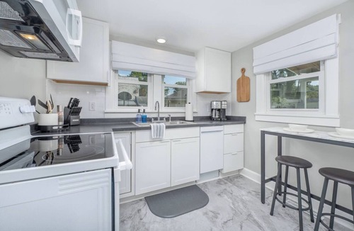 Mount Vernon Cottage | Gambier I MountVernon I BikePath