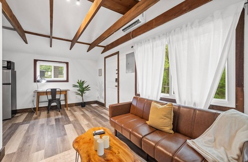 Kansas City House | Game Day Cabin Retreat Near KC Sleeps Easy 1BR
