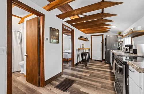 Kansas City House | Game Day Cabin Retreat Near KC Sleeps Easy 1BR