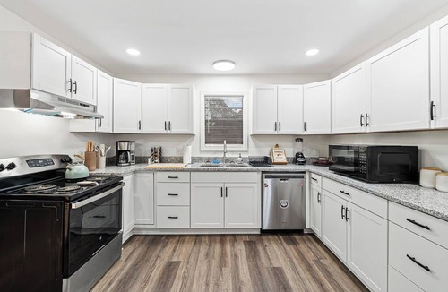 Athens House | Game Day Getaway | 2K Beds | Spacious & Clean | Near UGA Athens