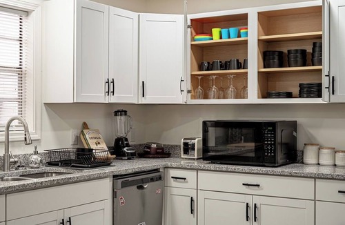 Athens House | Game Day Getaway | 2K Beds | Spacious & Clean | Near UGA Athens