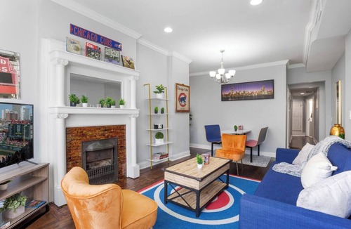 Lakeview Apartment | Game Day Getaway - 3BR in Vibrant Wrigleyville