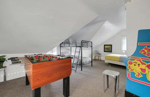 Pittsburgh House | Game Day Getaway - Mt. Washington