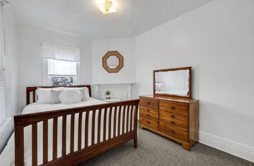 Pittsburgh House | Game Day Getaway - Mt. Washington