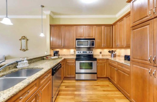 Highlands - Perkins Condo | Game Day Getaway - Steps to LSU