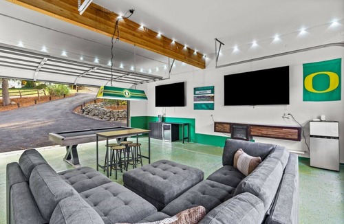 Friendly House | Game Day House Hot Tub Tailgate