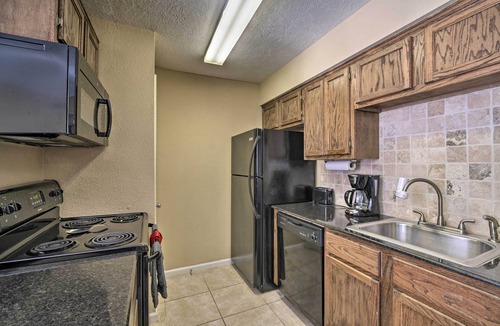 College Station Condo | Game Day Retreat: Pool Access, 2 Mi to Texas A & M