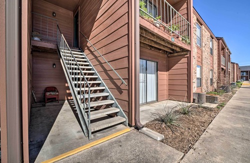College Station Apartment | Game Day Retreat: Pool Access, 2 Mi to Texas A & M