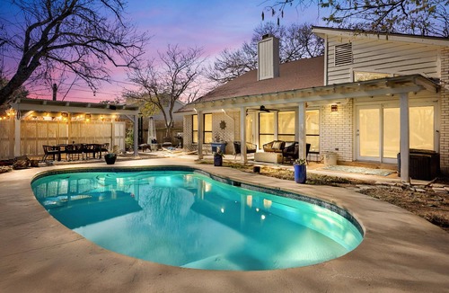 Hidden Forest House | Game Lounge + Fire Table Retreat w/Private Pool