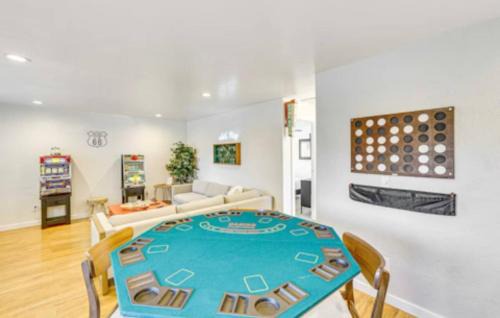 Southeast Boise House | Game Night Downtown - BSU - Slots - Over 100 Games