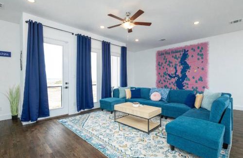 Rowlett House | Game On! Lakefront Getaway for World Cup Fans