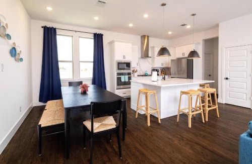 Rowlett House | Game On! Lakefront Getaway for World Cup Fans