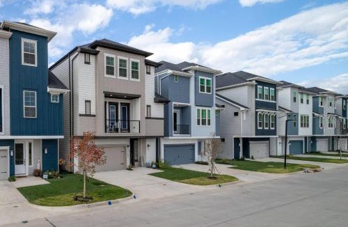 Rowlett House | Game On! Lakefront Getaway for World Cup Fans