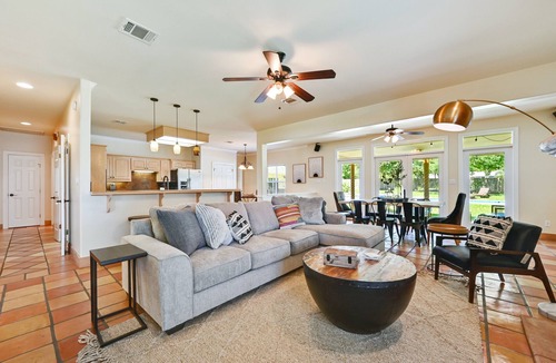 San Leanna House | Game room, 16 Beds, Pool, Hot tub, 12 min to Downtown