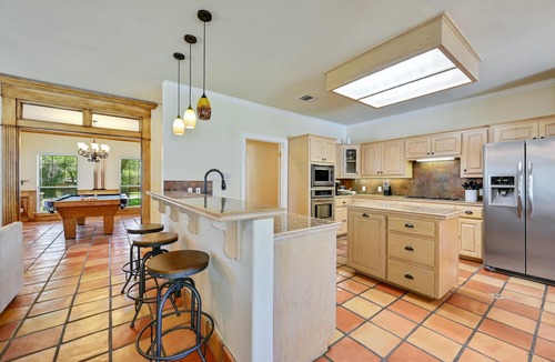 San Leanna House | Game room, 16 Beds, Pool, Hot tub, 12 min to Downtown